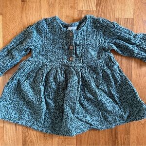 Adorable muslin baby girl dress by Pinokio 🌿
Size 74